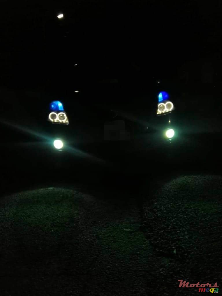 2009' Suzuki Swift photo #4