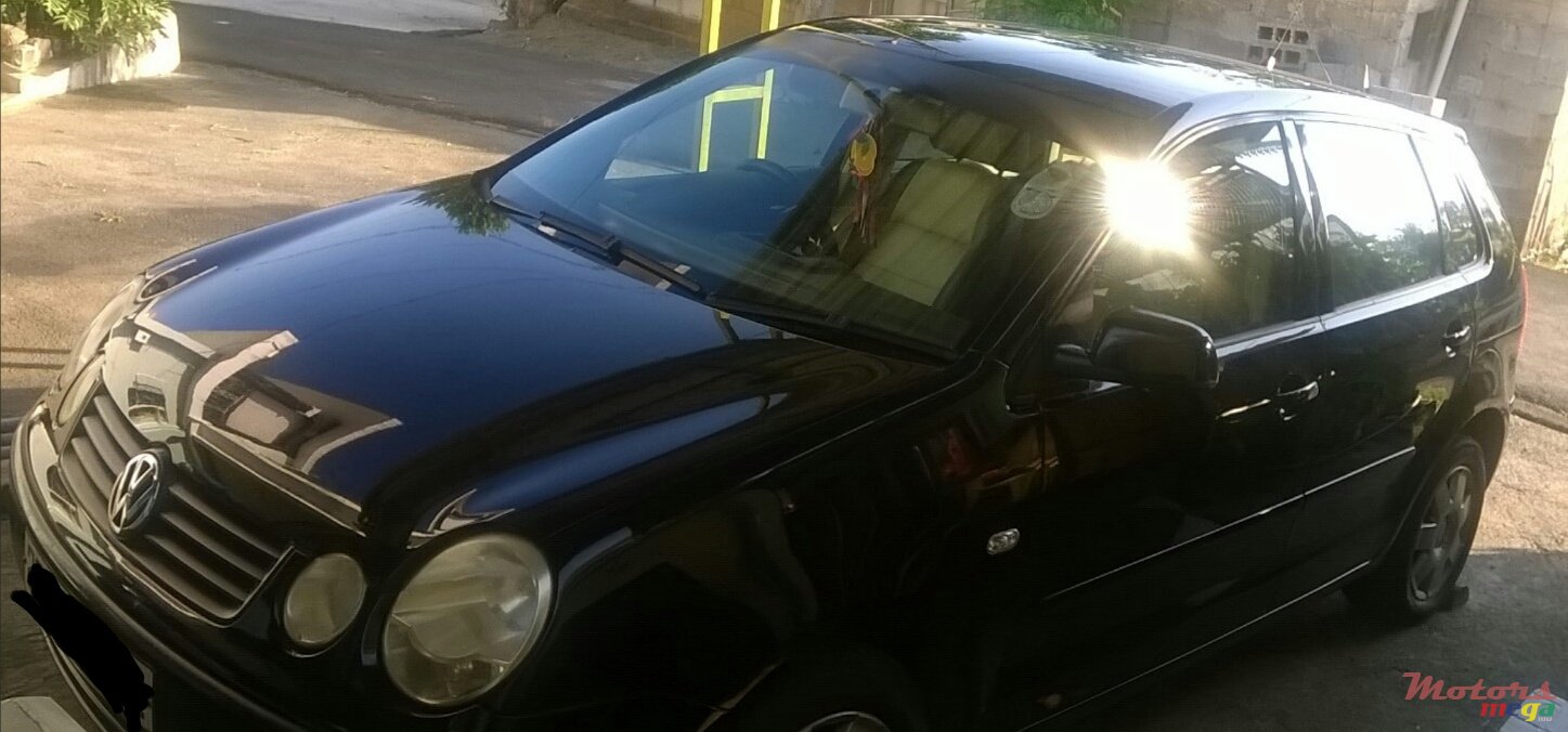 2002' Volkswagen Polo photo #1