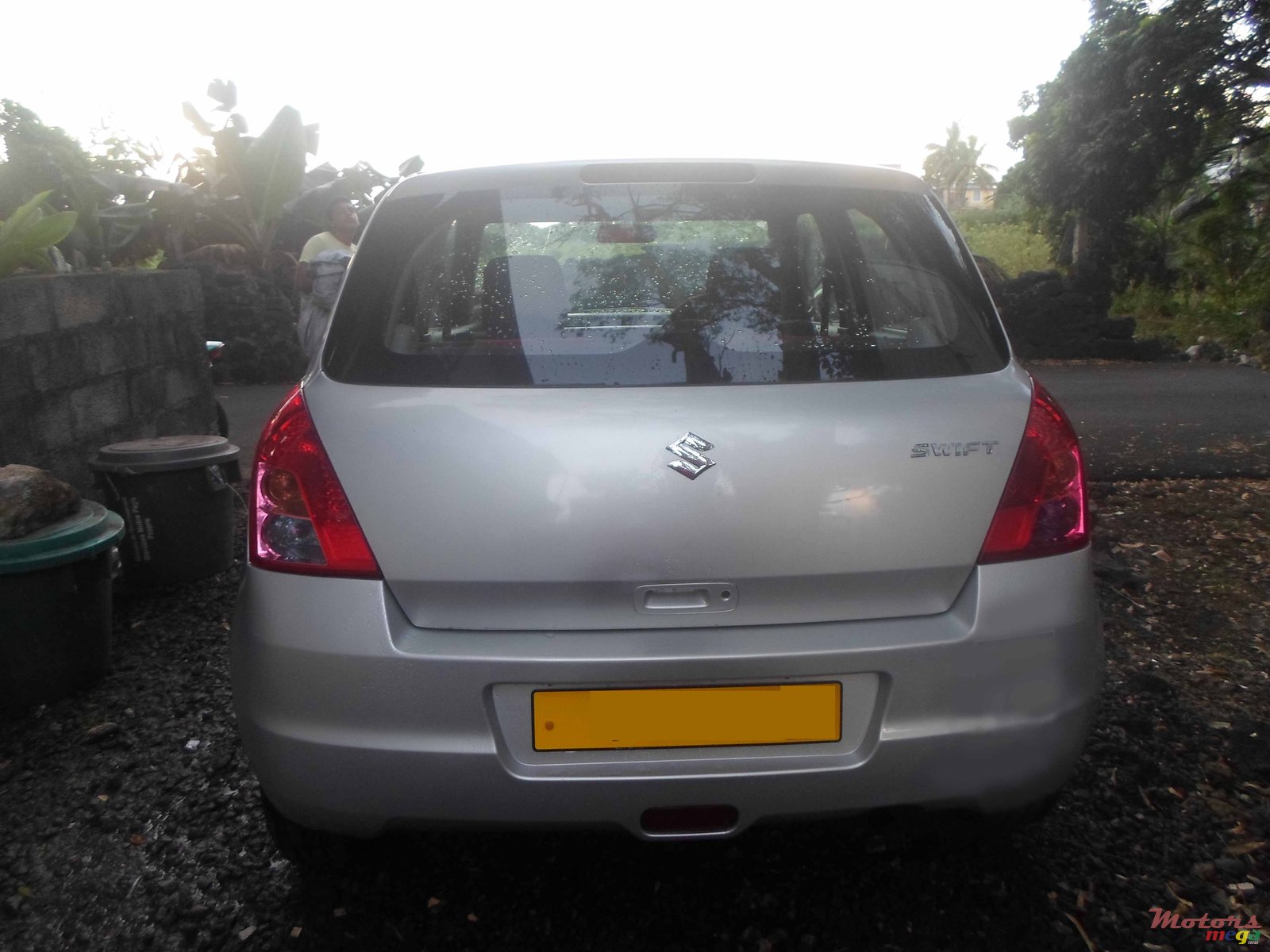 2010' Suzuki Swift photo #3