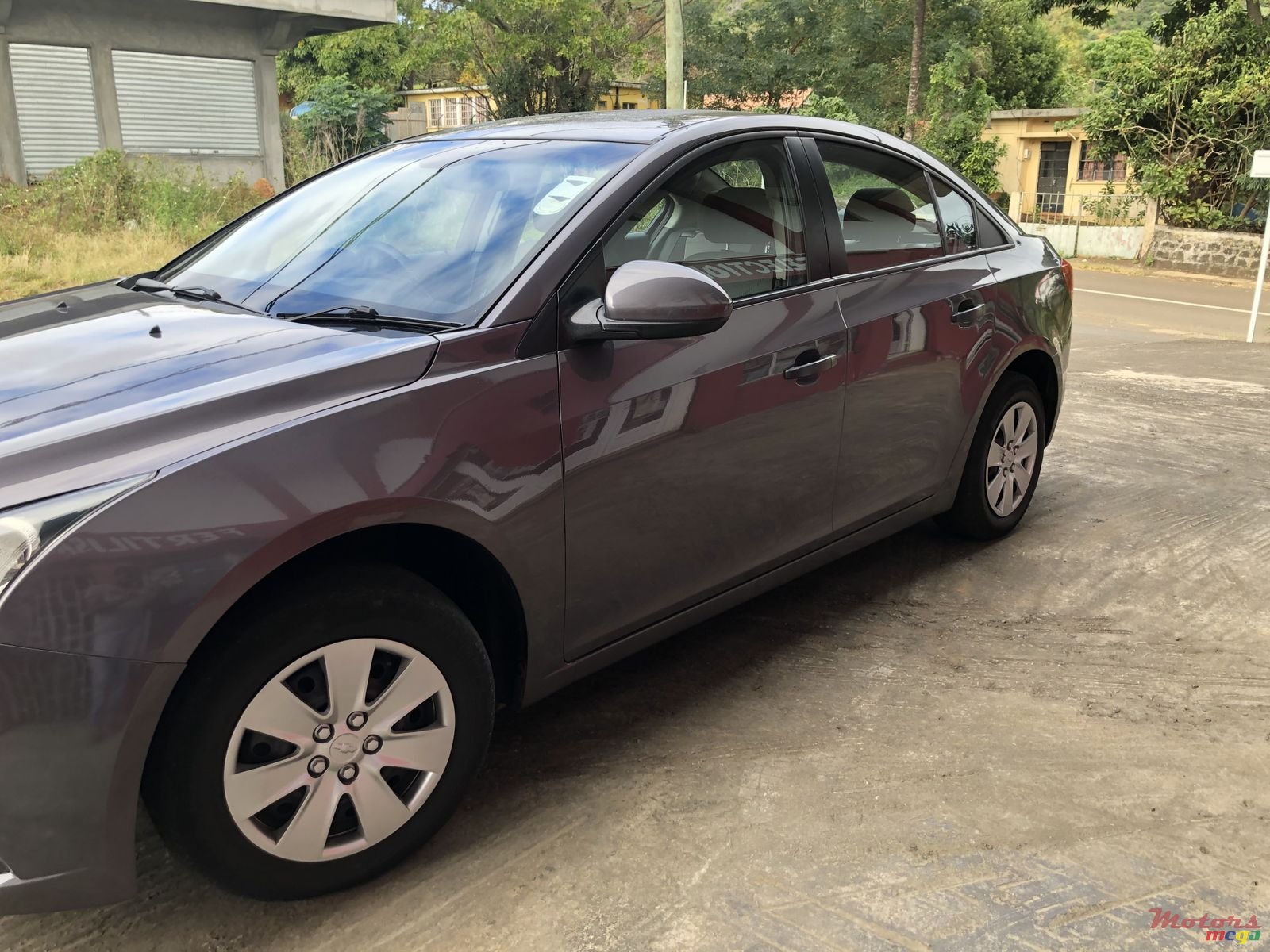 2012' Chevrolet Cruze photo #3