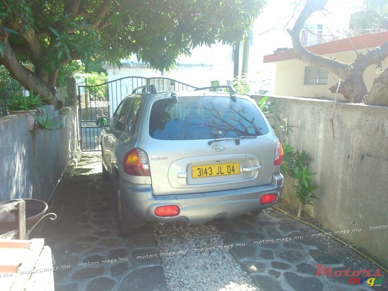 2004' Hyundai Santa Fe SUV photo #3