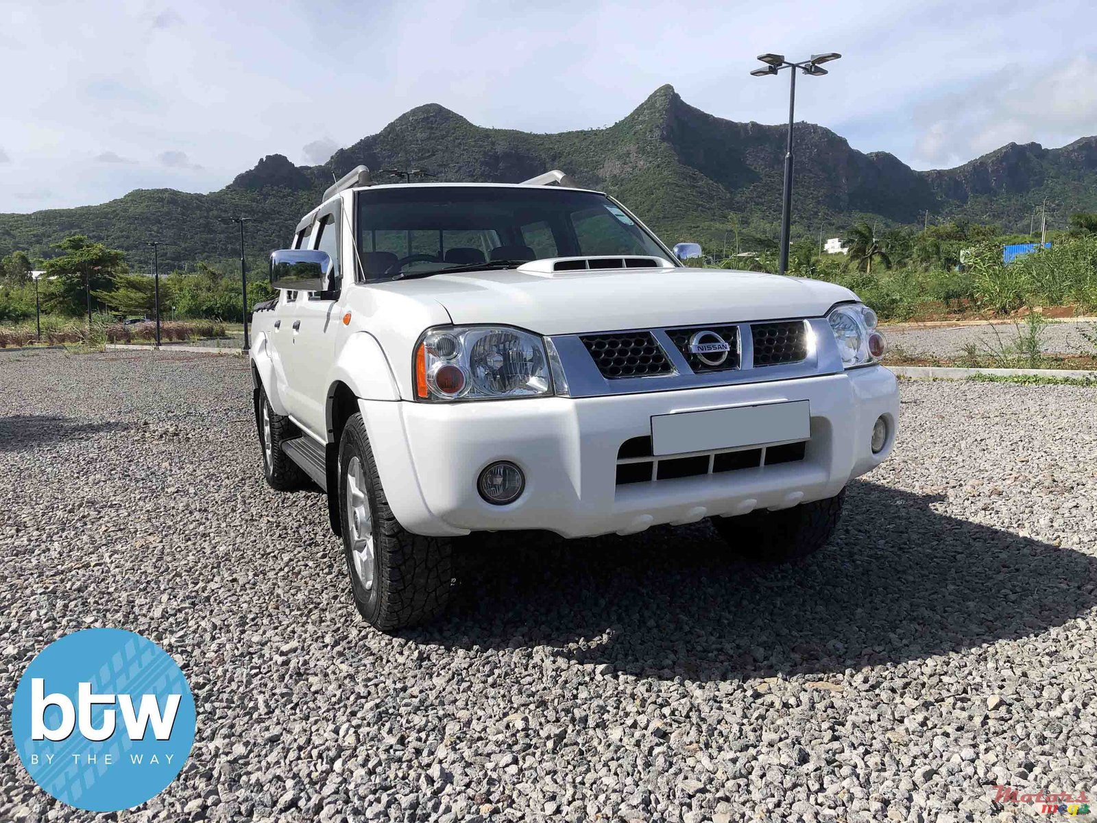 2019' Nissan NP300 photo #1