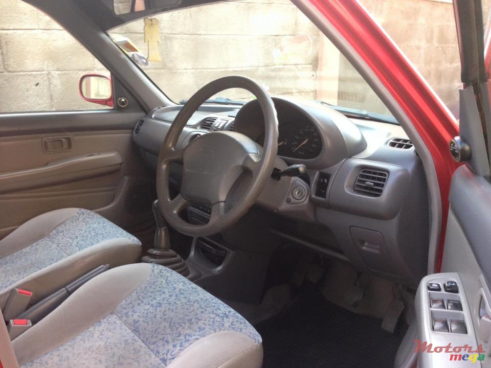 1999' Nissan photo #6