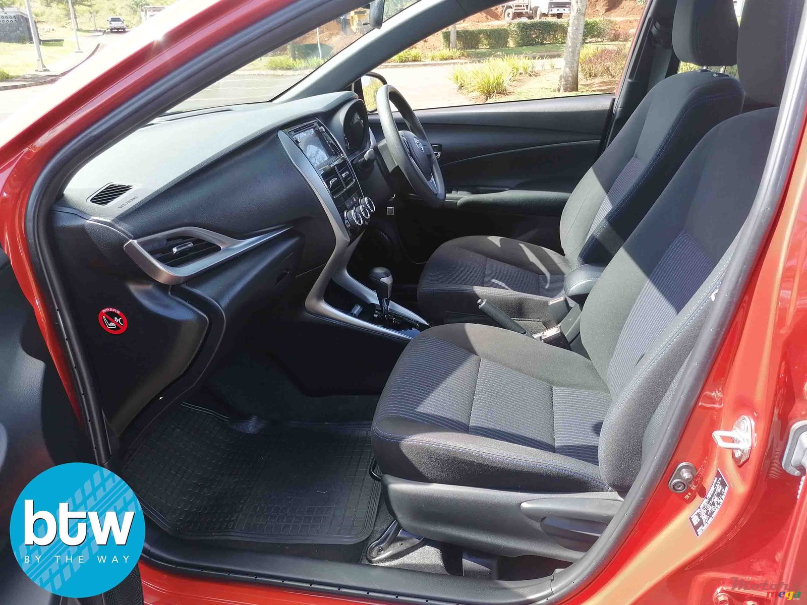 2019' Toyota Yaris photo #4