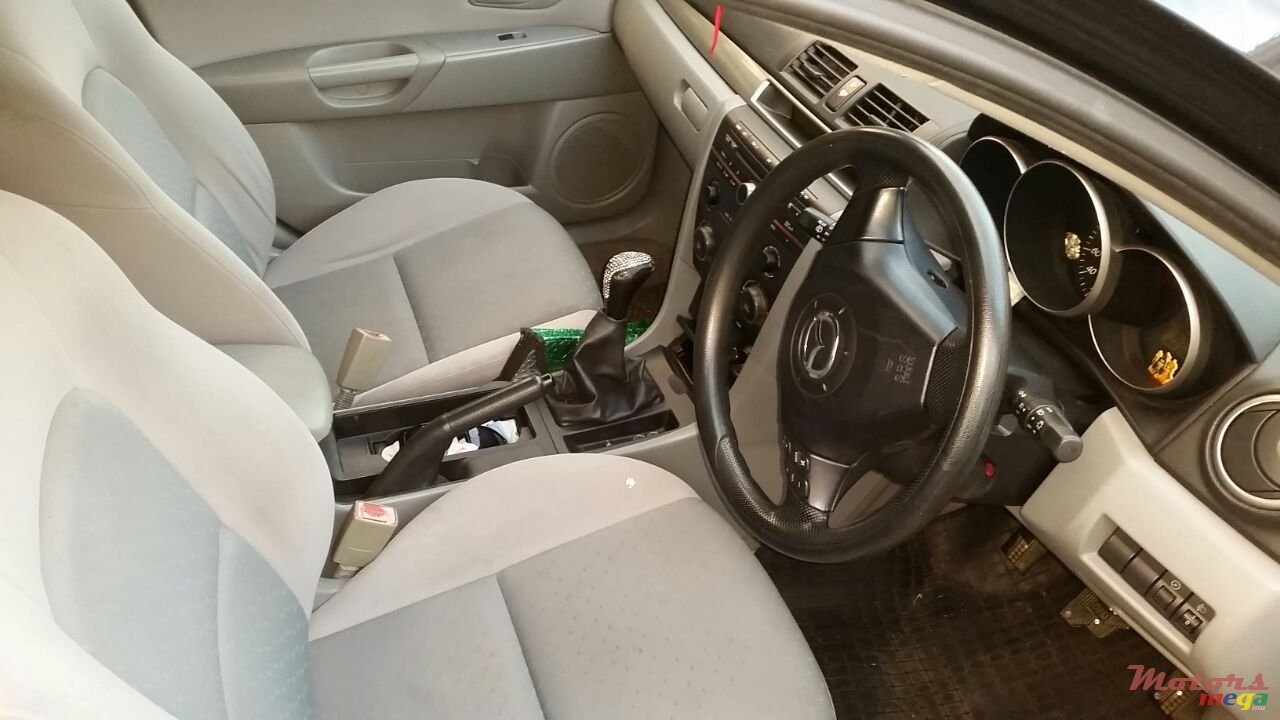 2004' Mazda Axela photo #4