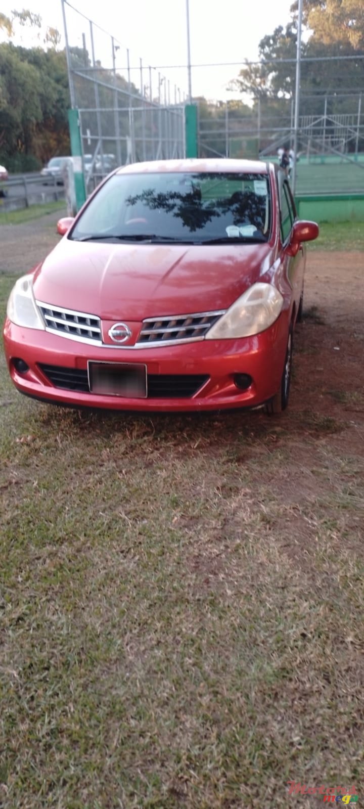 2010' Nissan Tiida photo #2