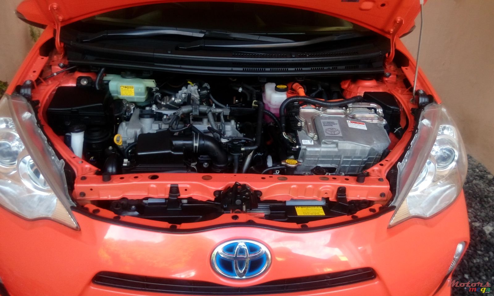 2012' Toyota Prius c photo #2