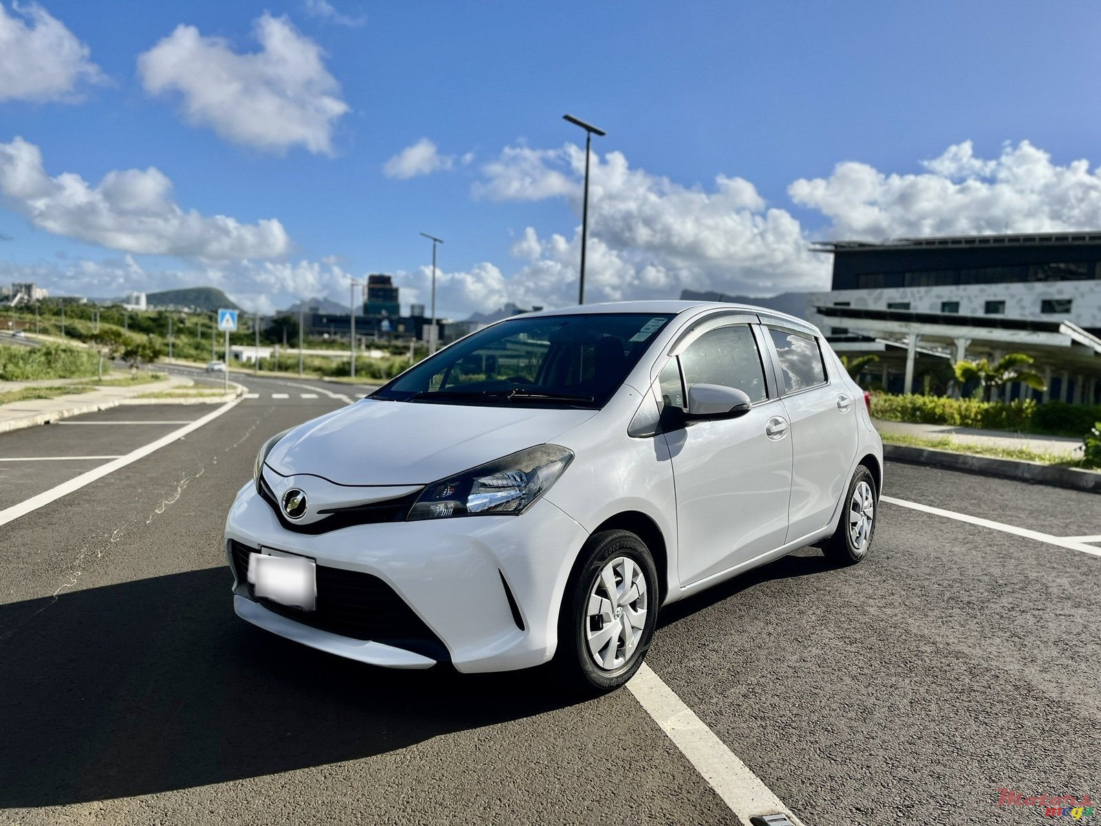 2014' Toyota Vitz photo #1