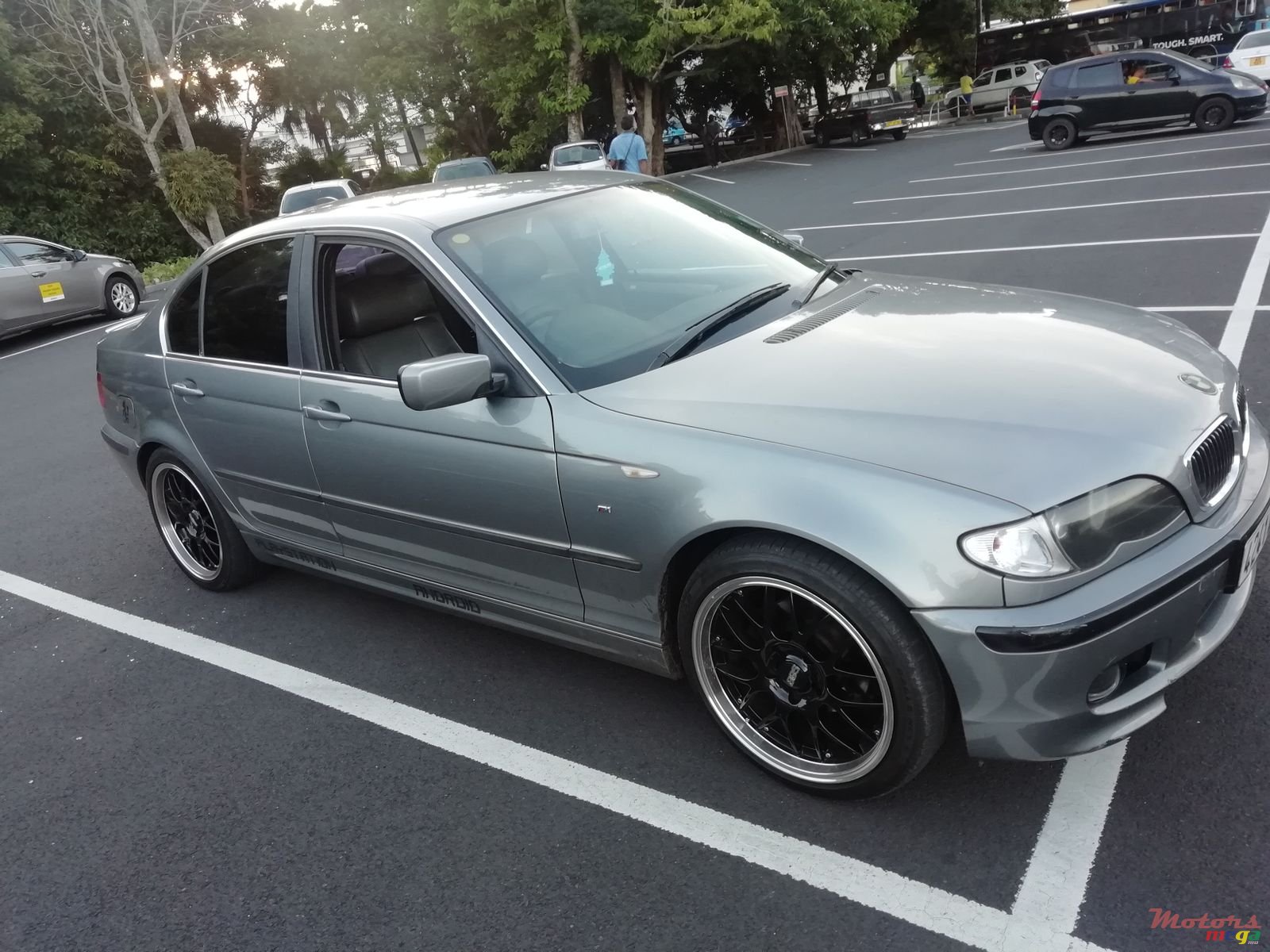 2003' BMW 318 photo #1