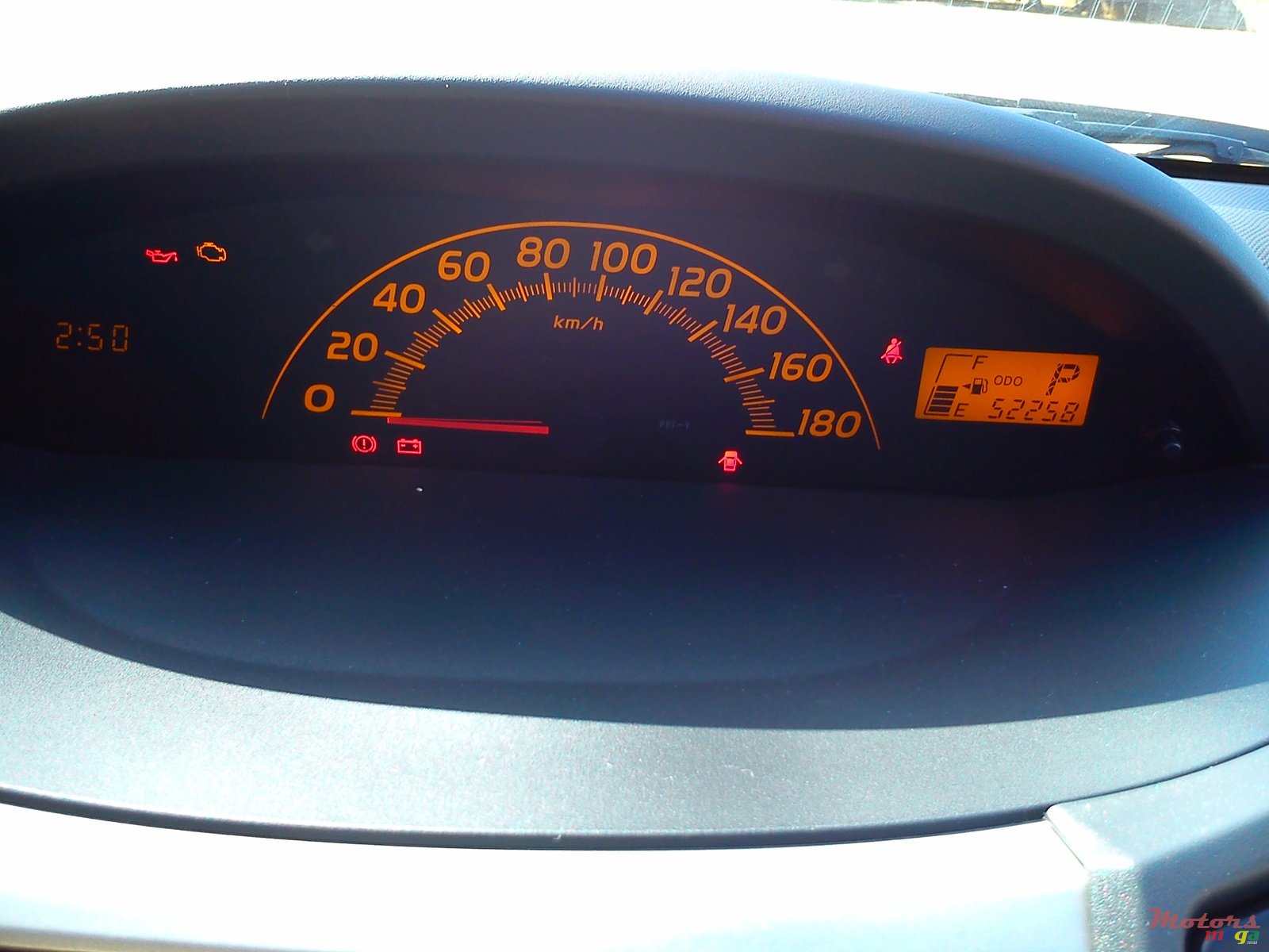 2011' Toyota Vitz photo #6