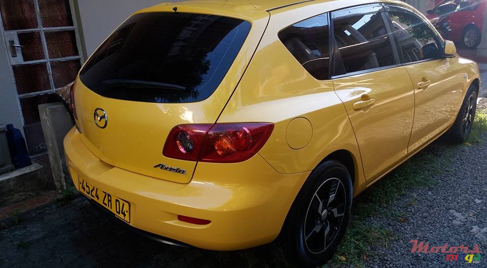 2004' Mazda Axela photo #6