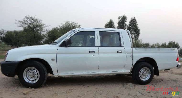 2004' Mitsubishi L 200 pick up photo #1