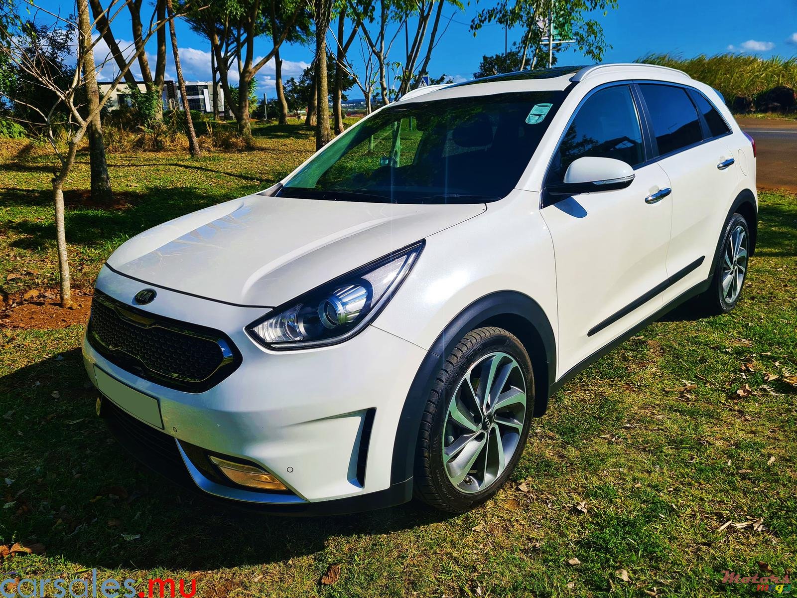 2019' Kia Niro Eco Hybrid photo #2