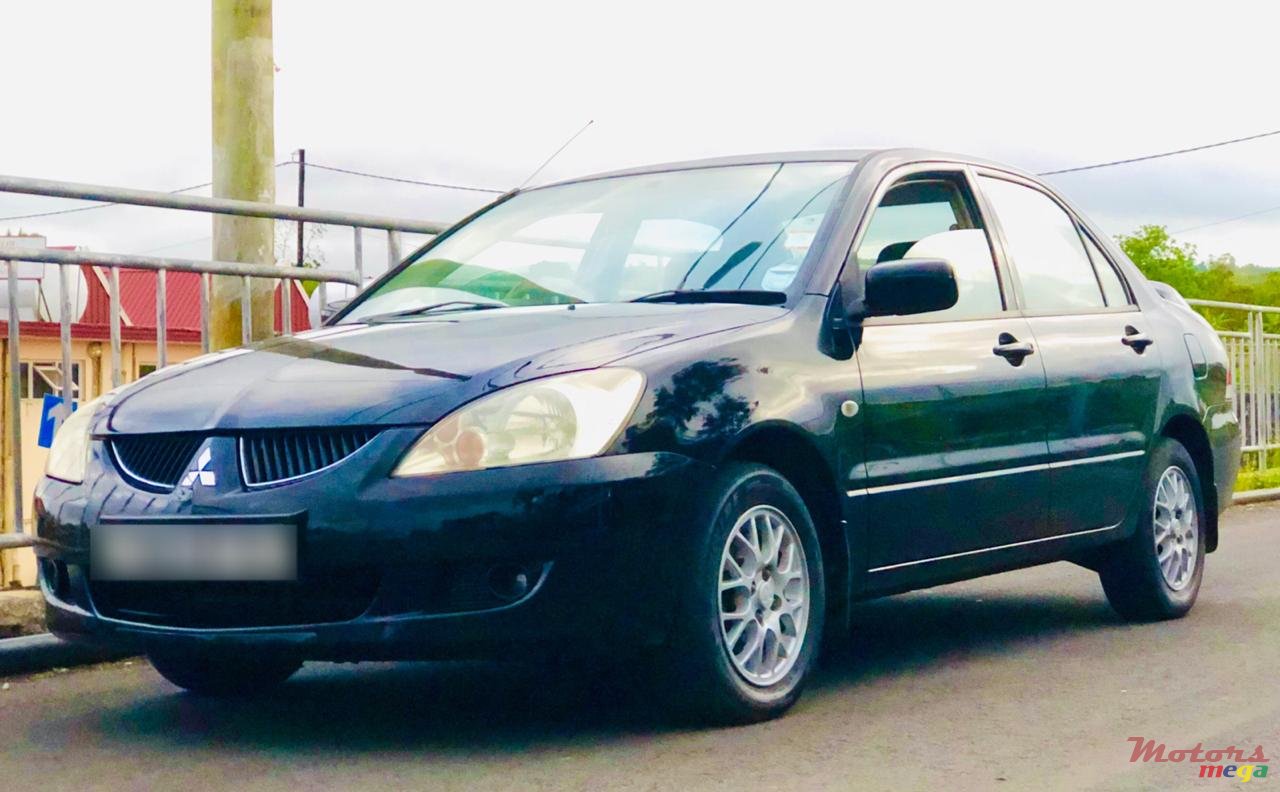 2005' Mitsubishi Lancer photo #1