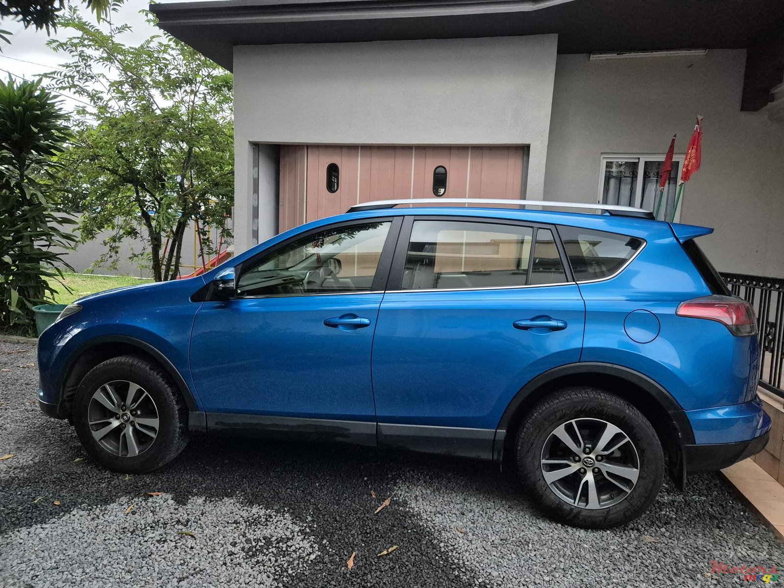 2016' Toyota RAV4 photo #5