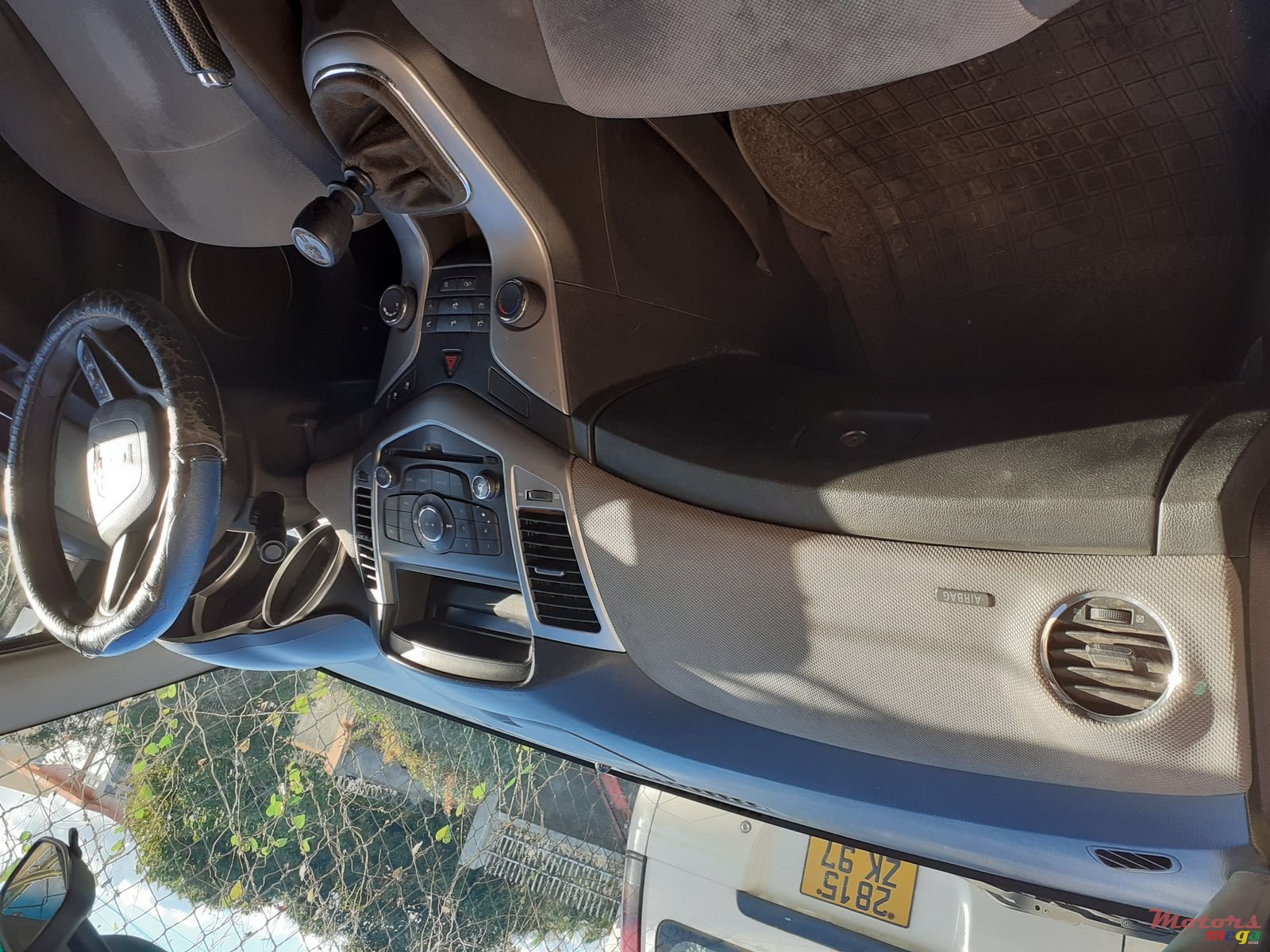 2011' Chevrolet Cruze LS photo #4