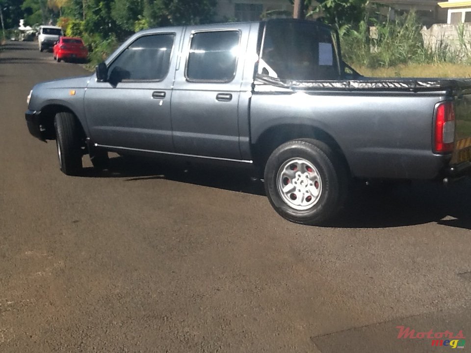 2006' Nissan Navara photo #4