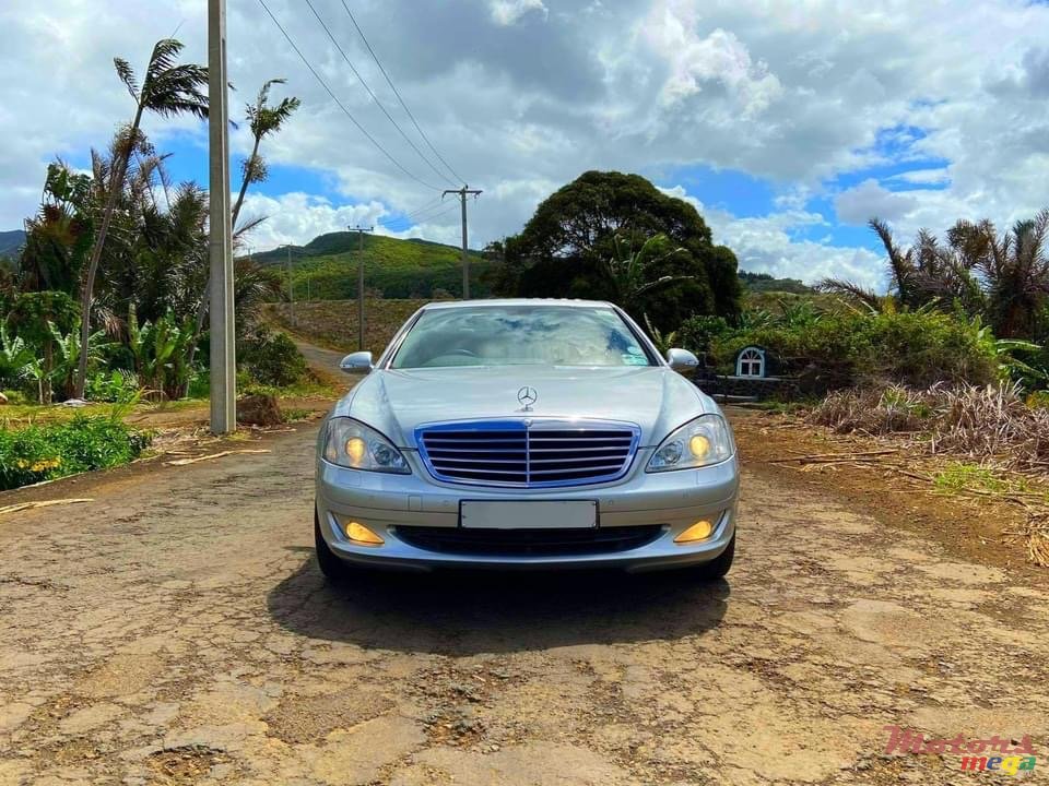 2009' Mercedes-Benz S 320 LWB photo #1