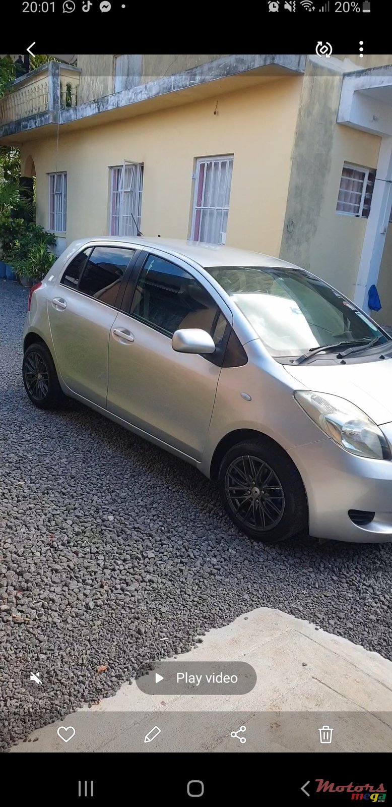 2006' Toyota Vitz photo #1