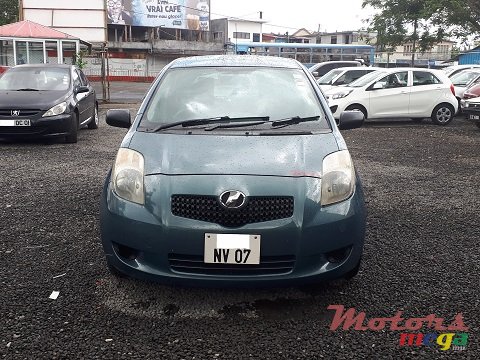 2007' Toyota Yaris photo #1