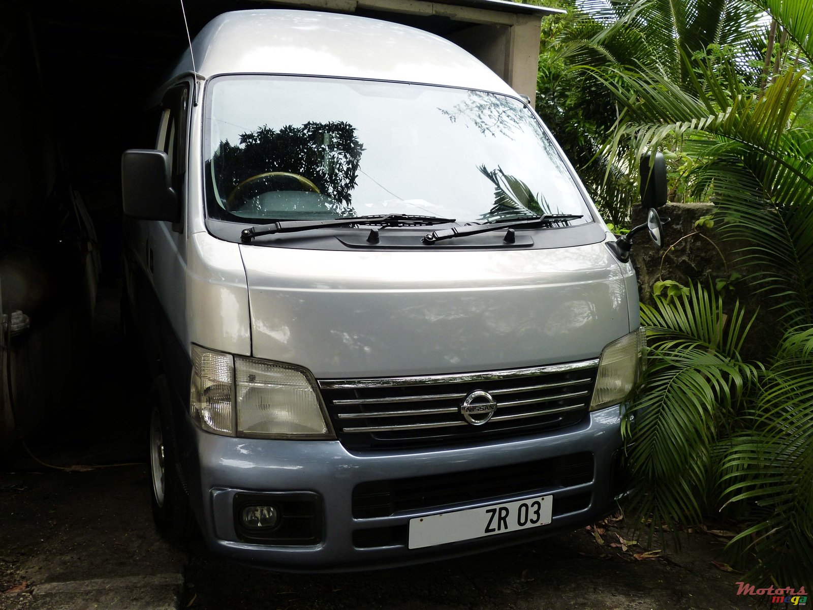 2003' Nissan Urvan photo #1