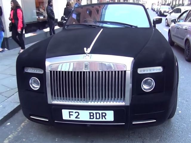 Londoners Can’t Stop Stroking Velvet-Wrapped Rolls-Royce Phantom Drophead