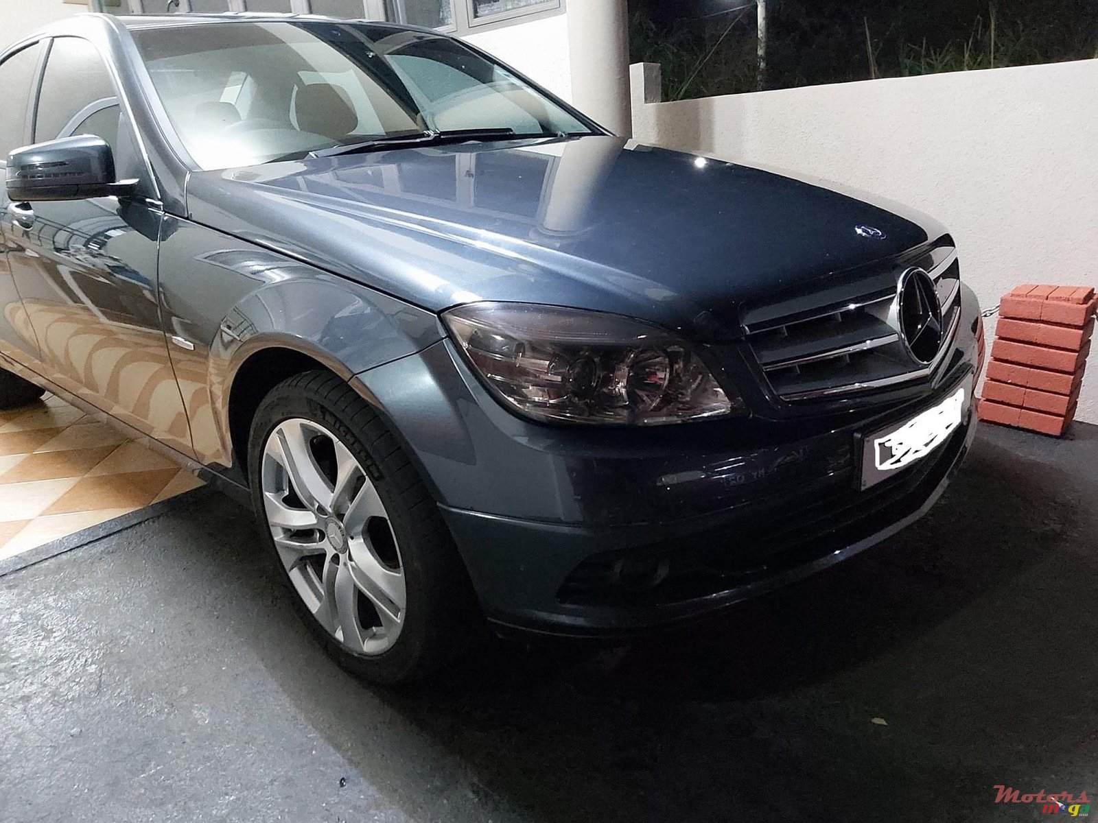 2010' Mercedes-Benz C-Class 180 photo #1