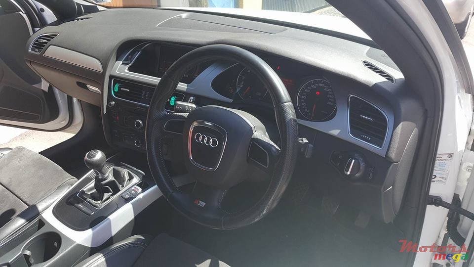 2010' Audi A4 S-Line Package photo #6