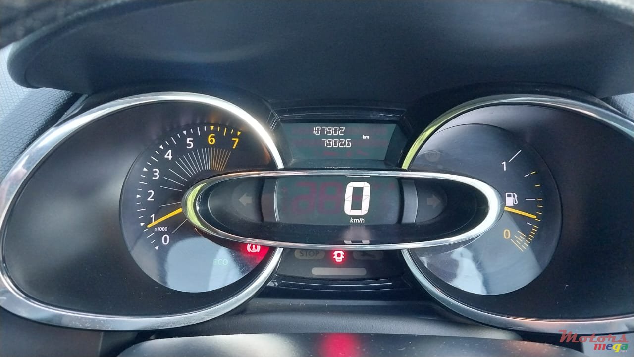 2015' Renault Clio photo #7