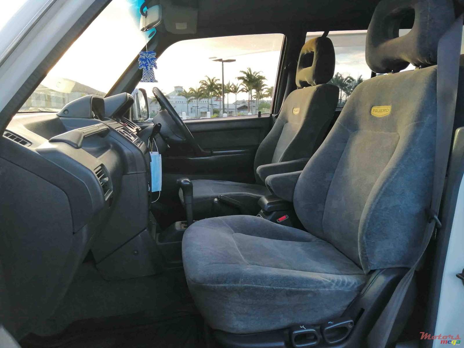 1996' Mitsubishi Pajero photo #4