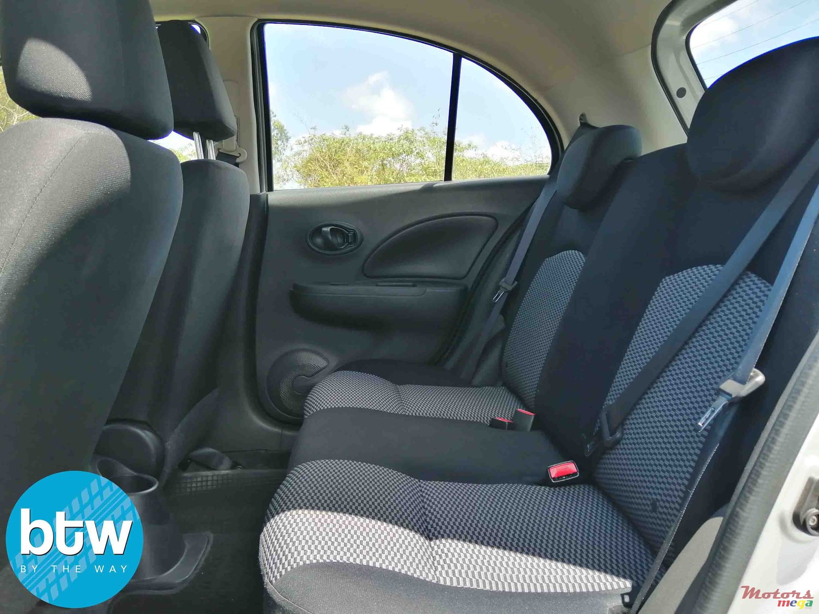 2015' Nissan March photo #4