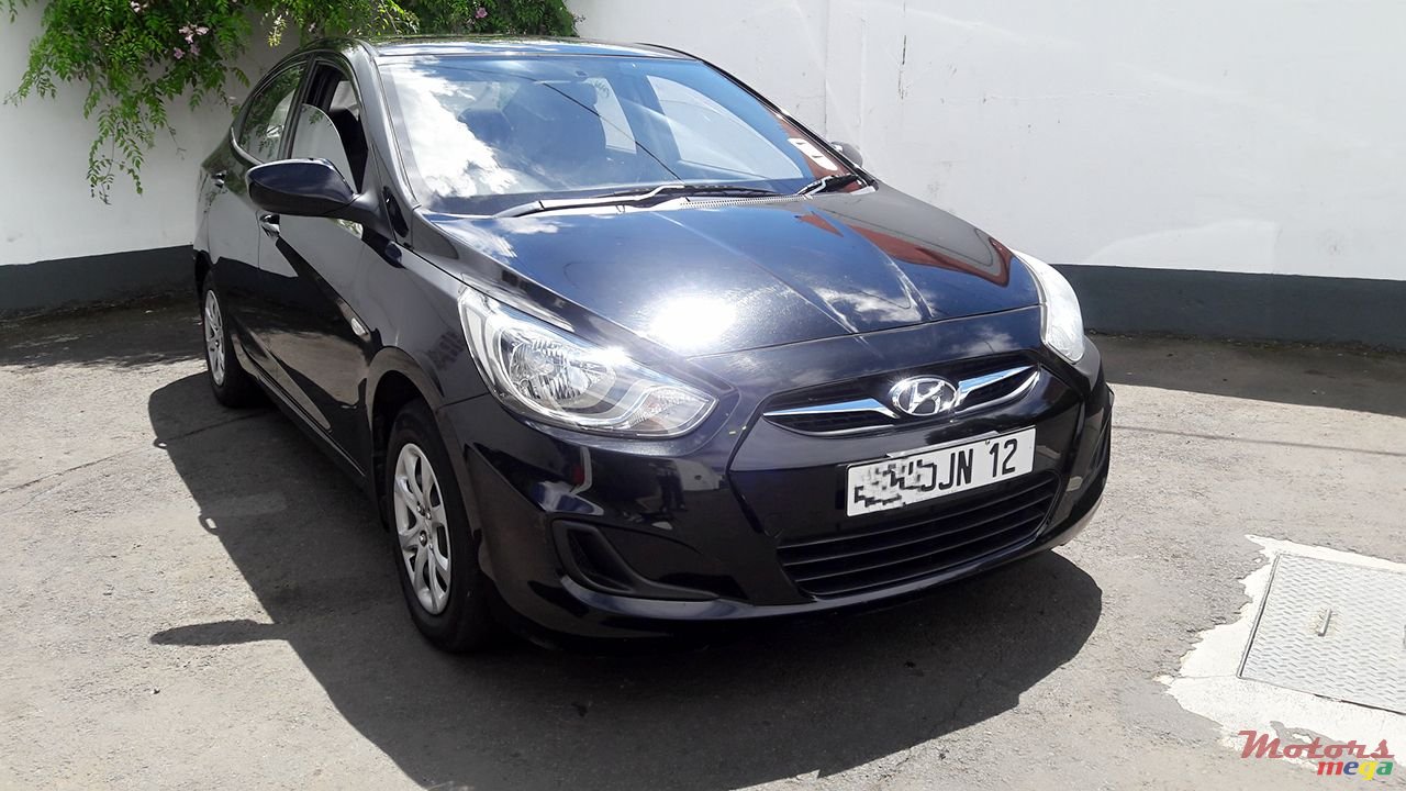 2012' Hyundai Accent photo #1