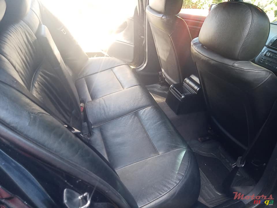 2002' BMW 3 Series 320i photo #6