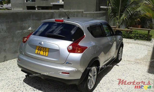 2011' Nissan photo #2