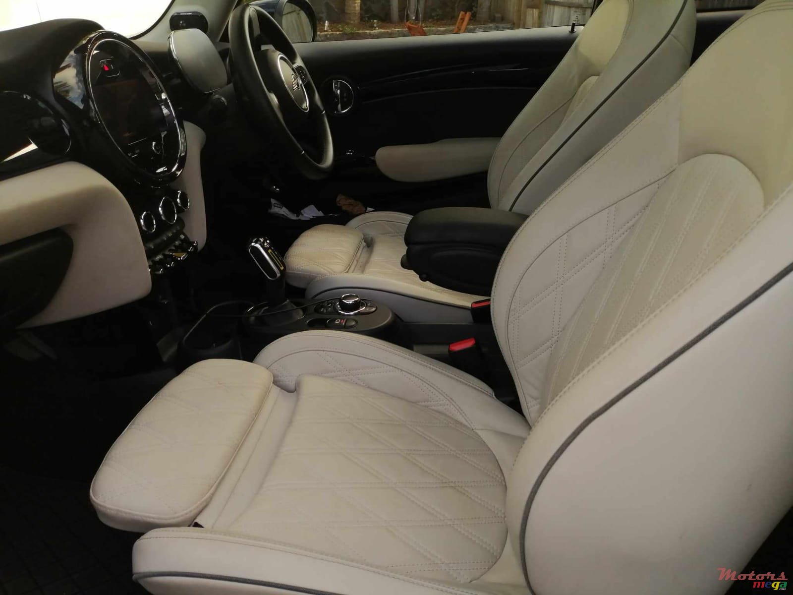 2022' MINI Cooper S photo #6