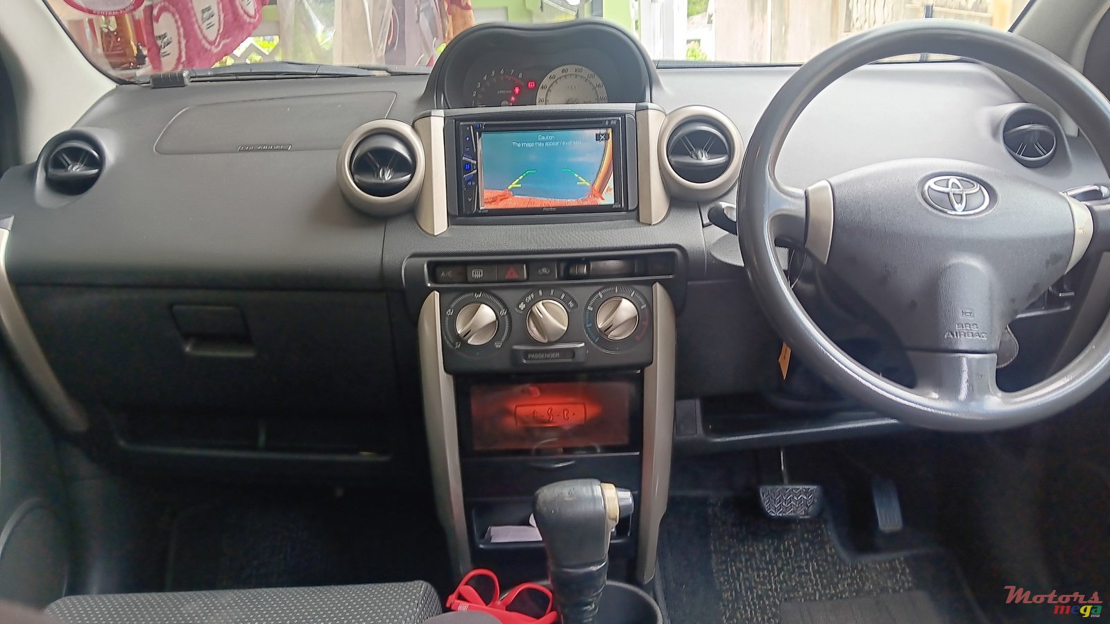 2002' Toyota Ist photo #6