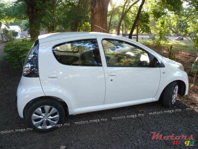 2012' Citroen C1 photo #1