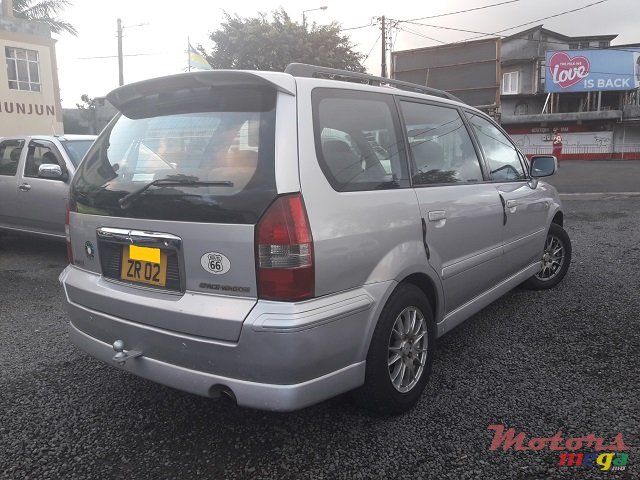 2002' Mitsubishi Chariot Wagon photo #6