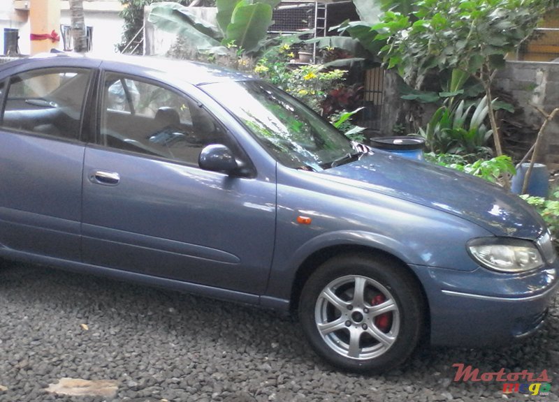 2004' Nissan Sunny photo #2