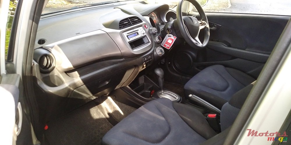 2010' Honda Fit 1.3 photo #6