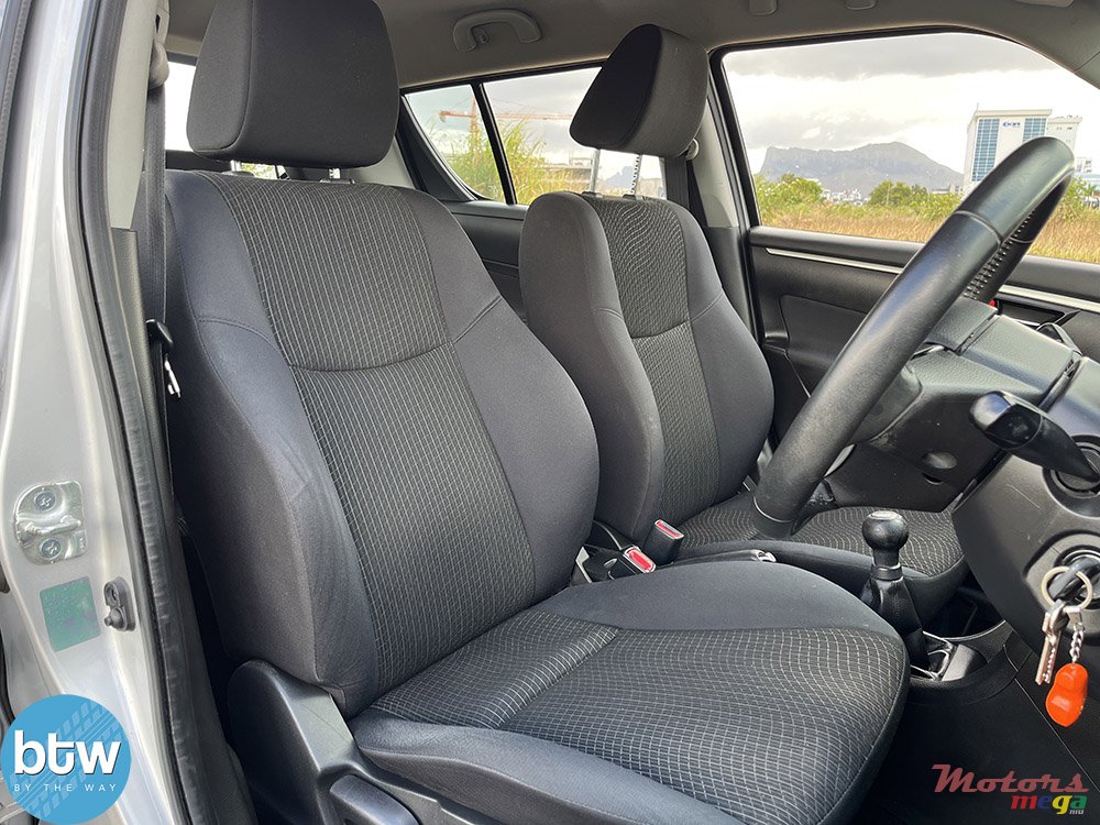 2015' Nissan March photo #5