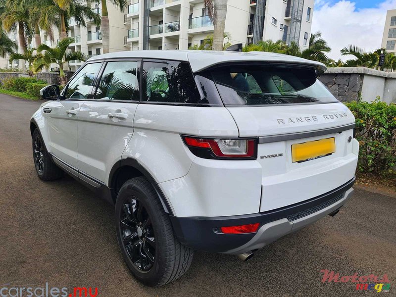 2017' Land Rover Range Rover Evoque Pure TD4 photo #3