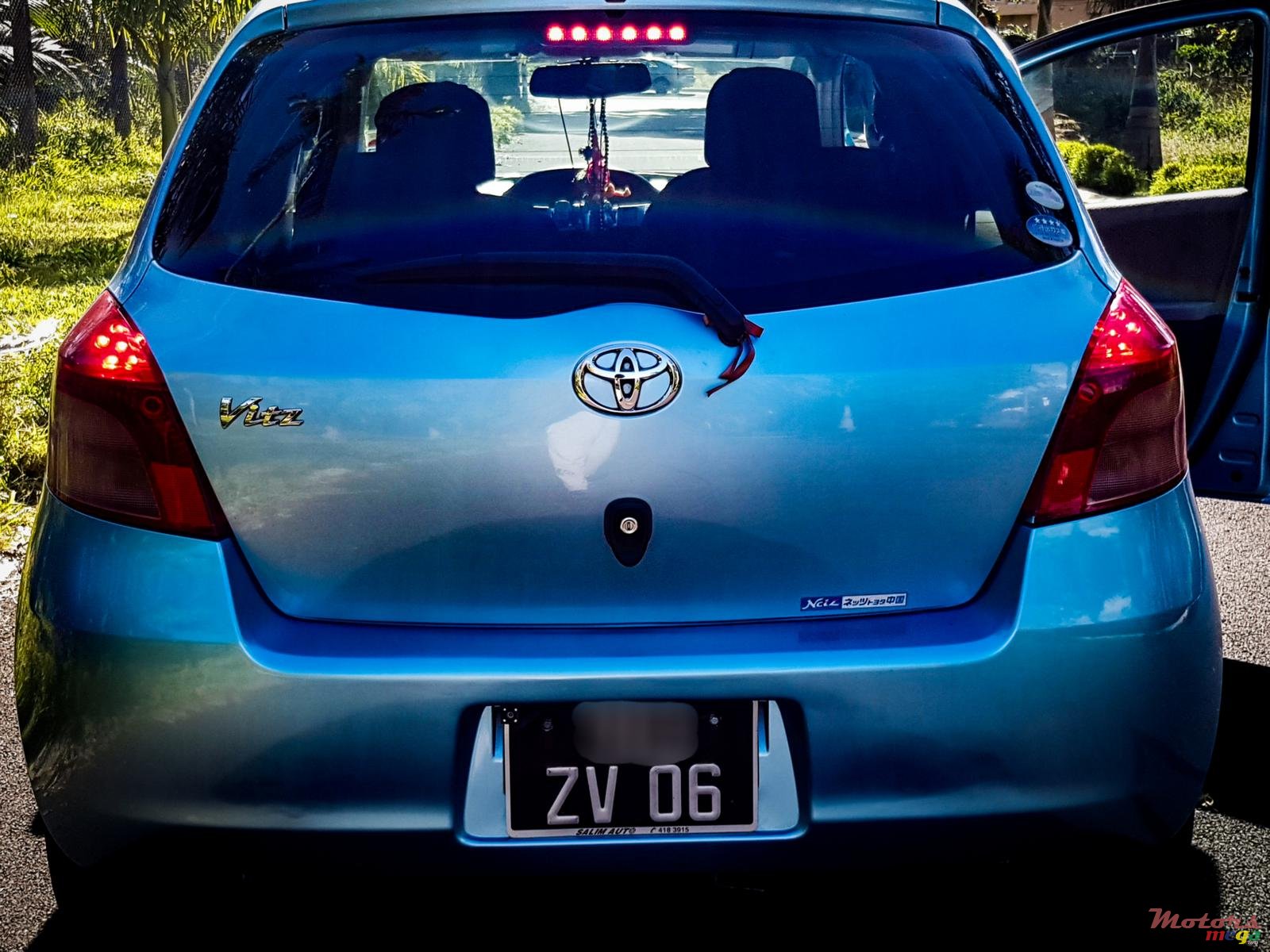 2006' Toyota Vitz photo #1