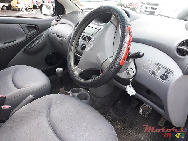 2000' Toyota Vitz photo #6