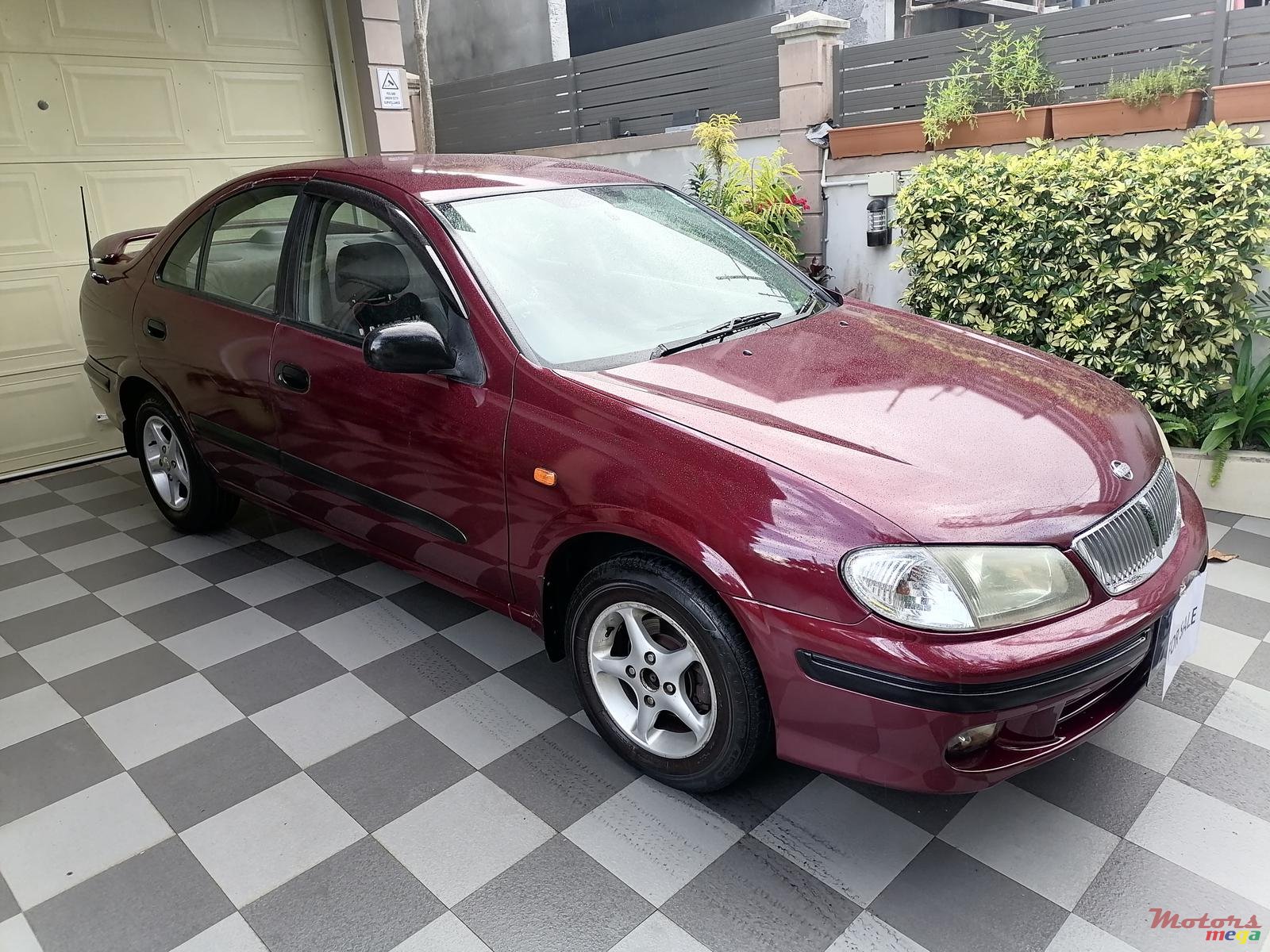 2001' Nissan Sunny photo #1