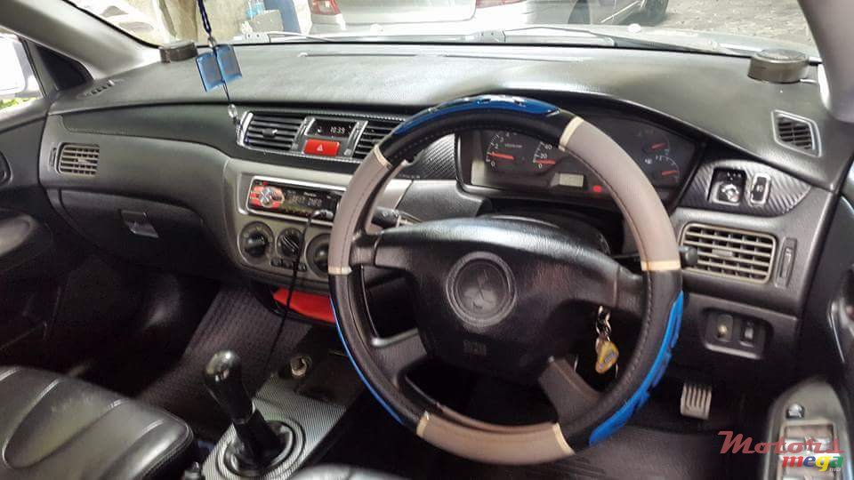 2004' Mitsubishi photo #4