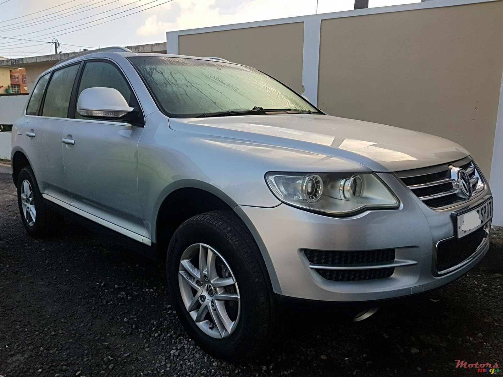 2007' Volkswagen Touareg auto photo #1