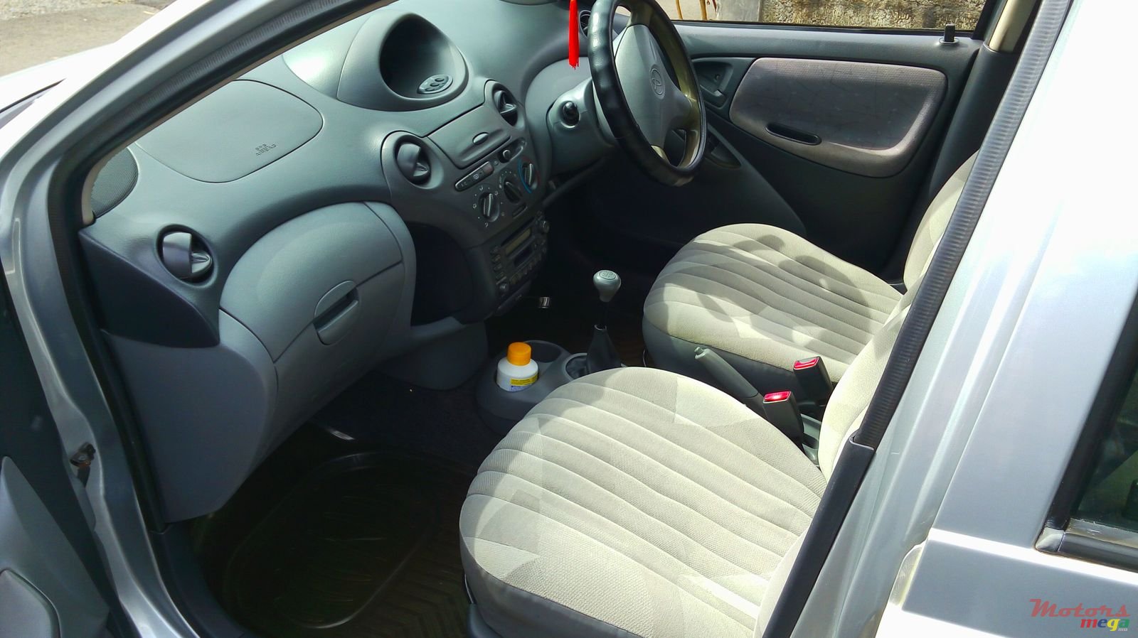 2000' Toyota Vitz photo #5