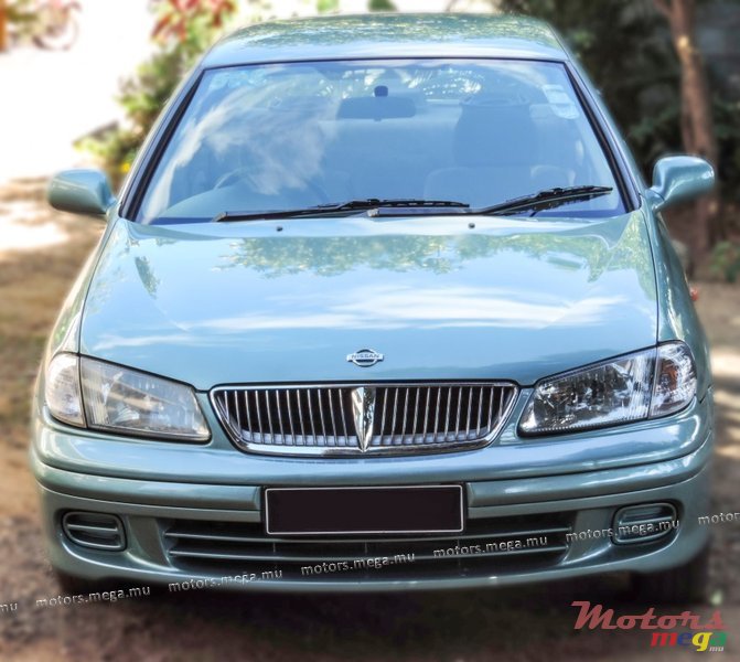 2002' Nissan photo #1