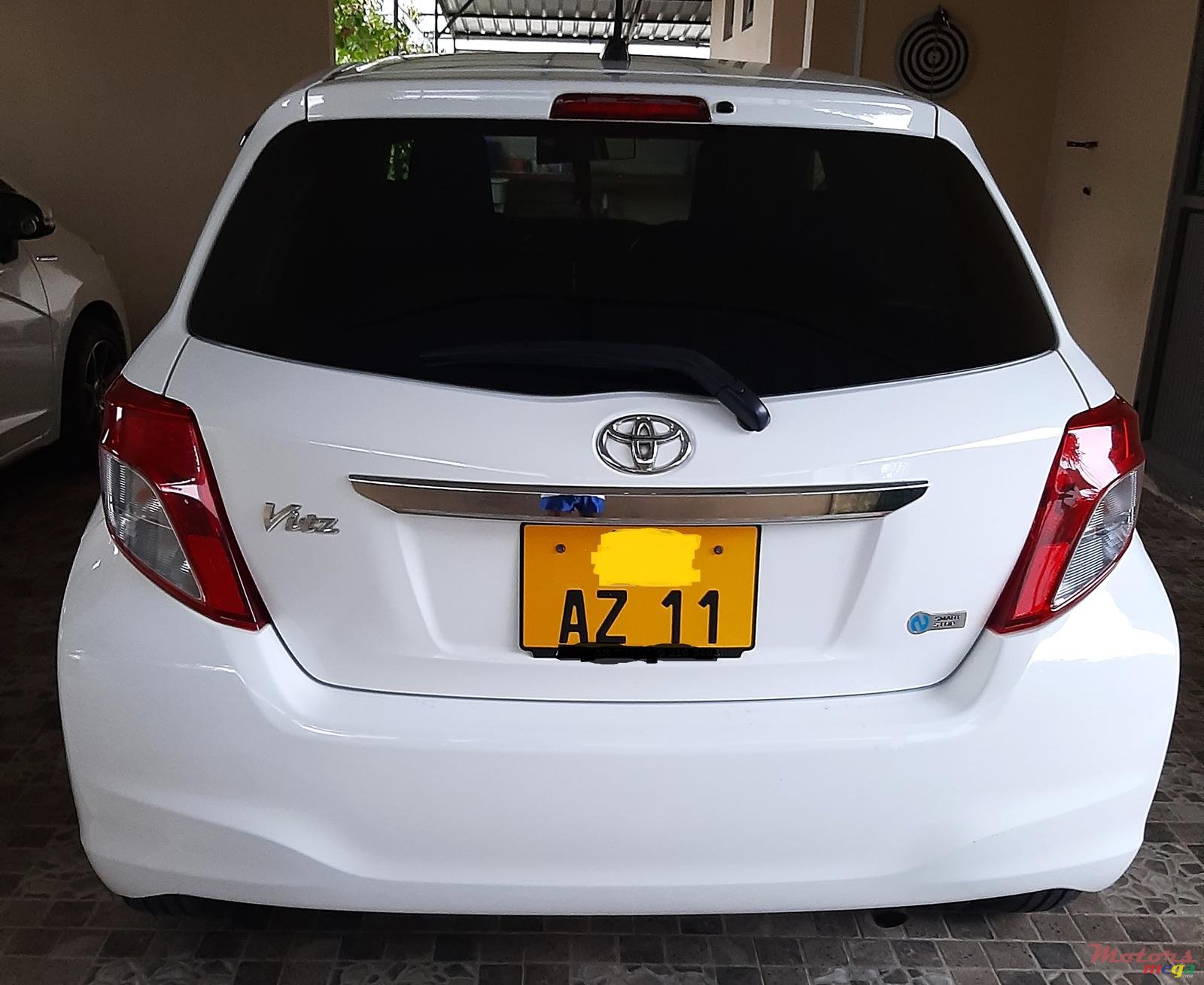 2011' Toyota Vitz photo #2